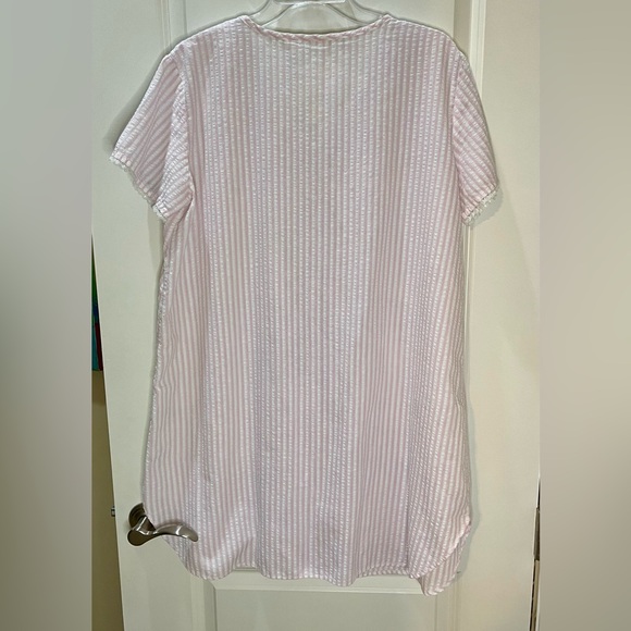 Secret Treasures Nightgown Pink and White Striped Seersucker Nightgown Size L - Picture 7 of 7